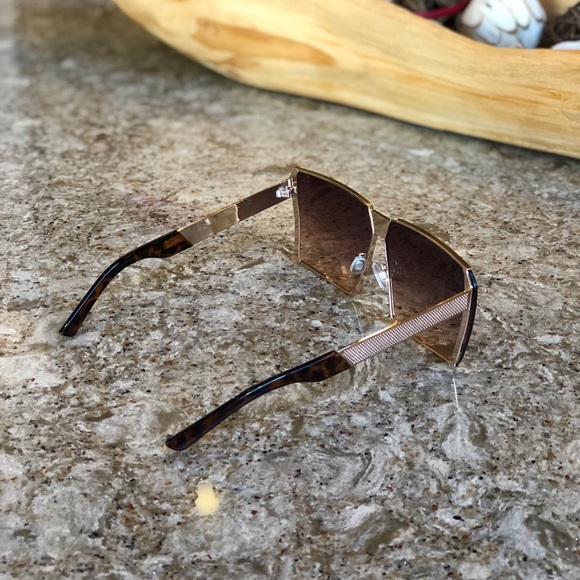 “Drea” Oversized Square Aviators Sunglasses - Picture 4 of 4